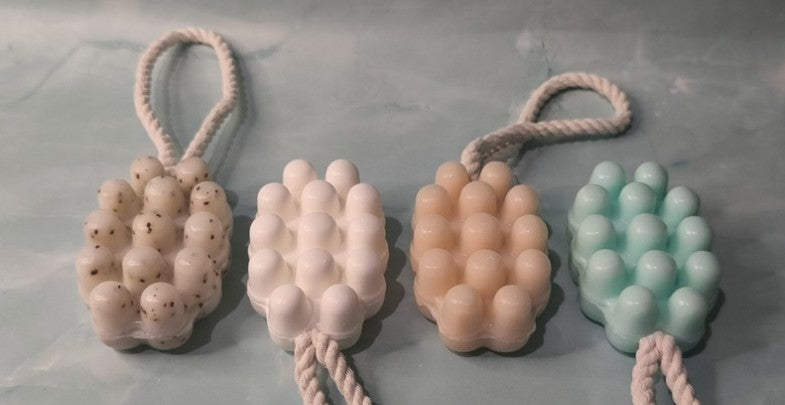 Zoom sur… les savons de massage : entre soin de la peau et rituel bien-être